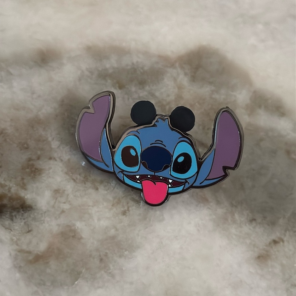 Disney Loungefly Lilo & Stitch Stitch face pin
